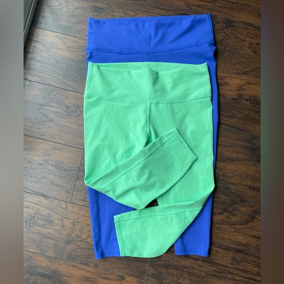 Power hold by fabletics bundle - Picture 6 of 7